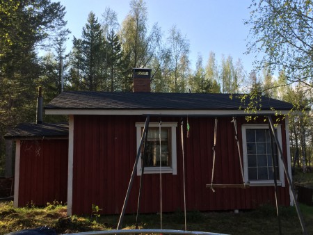 Mökkiin uusi palahuopakate.